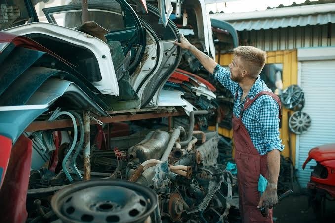How Local Mechanics Partner With Junk Car Companies